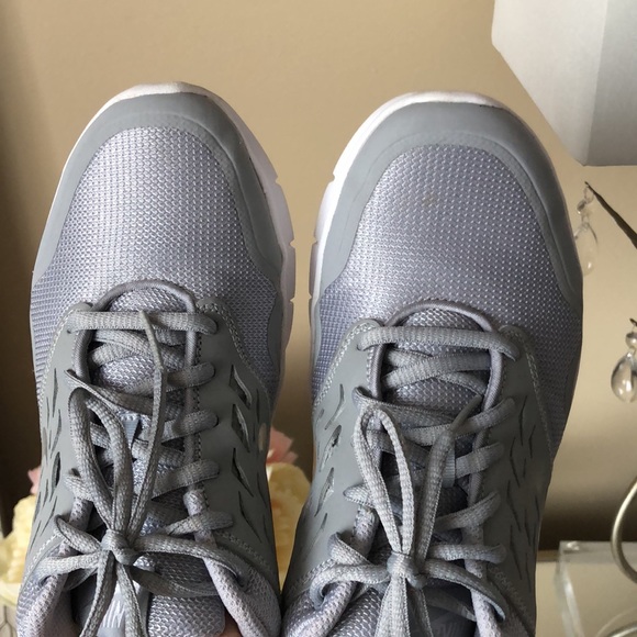 Nike Women's Orive NM Running Shoe Wolf Grey/Volt/Metallic Silver - Picture 6 of 9